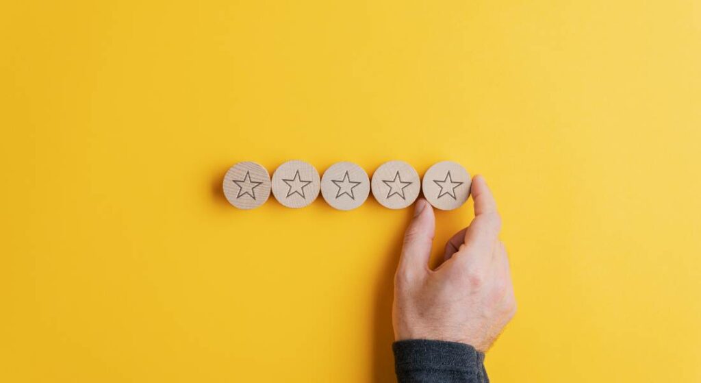A person adapting their wardrobe for new body types, placing the fifth star on a row of four-star ratings against a yellow background.
